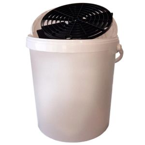 SK-Import Emmer + Grit Guard With Lid 15 Liter Kunststof