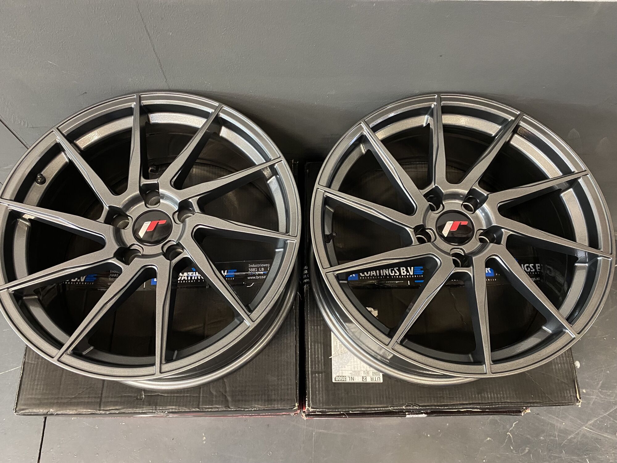 Image of JR-Wheels JR36 Set Of 4 Velgen 19 Inch 8.5J ET35 5x120 Gun Metal