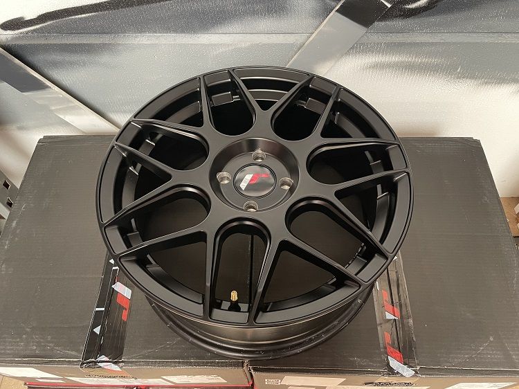 Image of JR-Wheels JR18 Set Of 4 Velgen 17 Inch 7J ET30 4x100