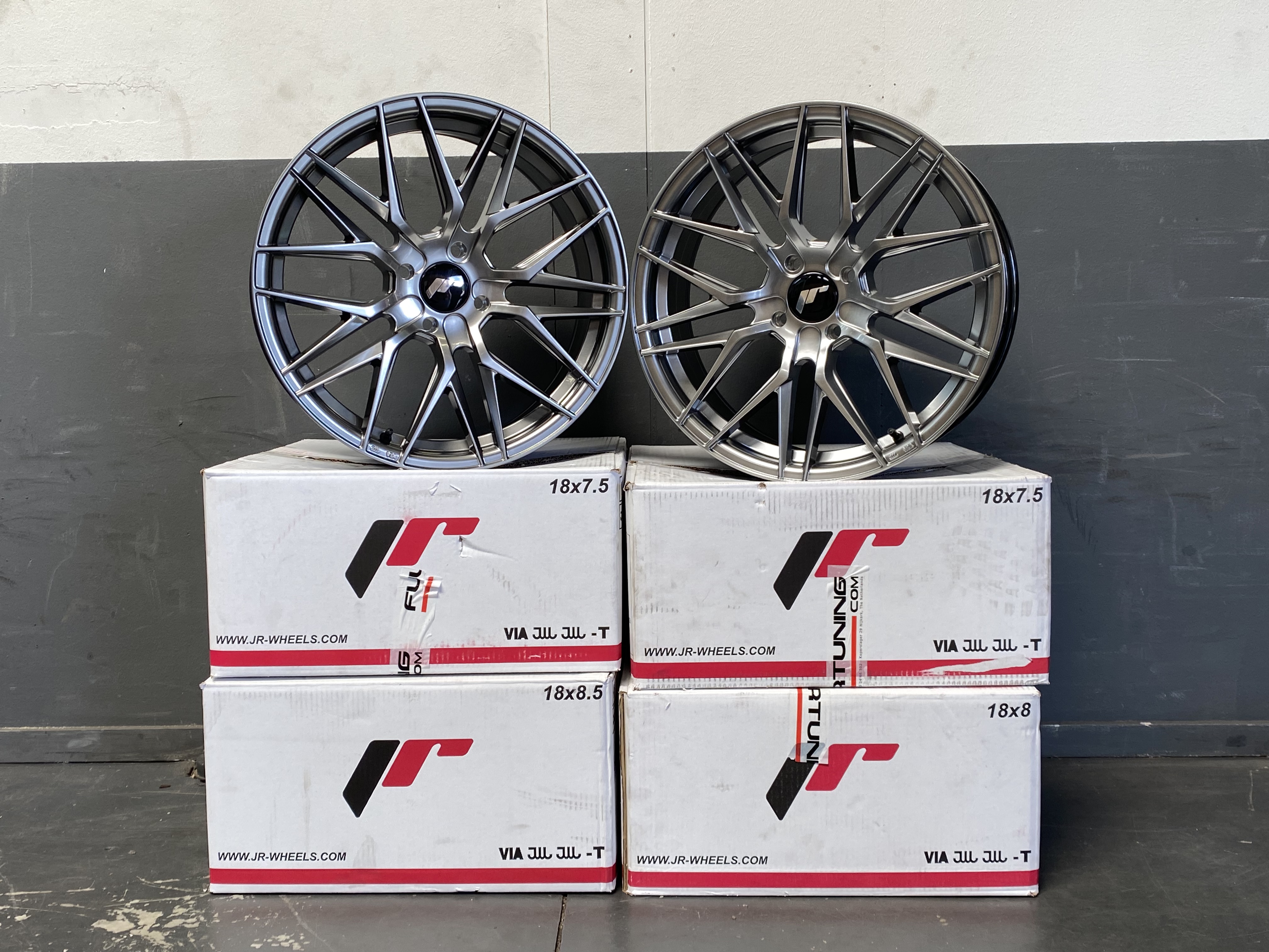 Image of JR-Wheels JR28 Velgen 18 Inch 7.5J ET30 4x108 Hyper Black