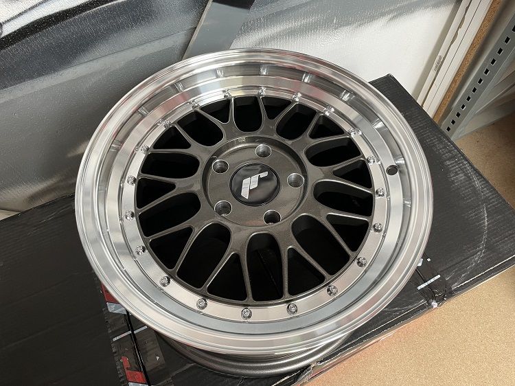 Image of JR-Wheels JR23 Set Of 4 Velgen 16 Inch 8J ET20 5x112