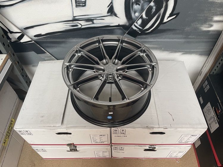 Image of JR-Wheels JR37 Velgen 19 Inch 8.5J ET40 5x112
