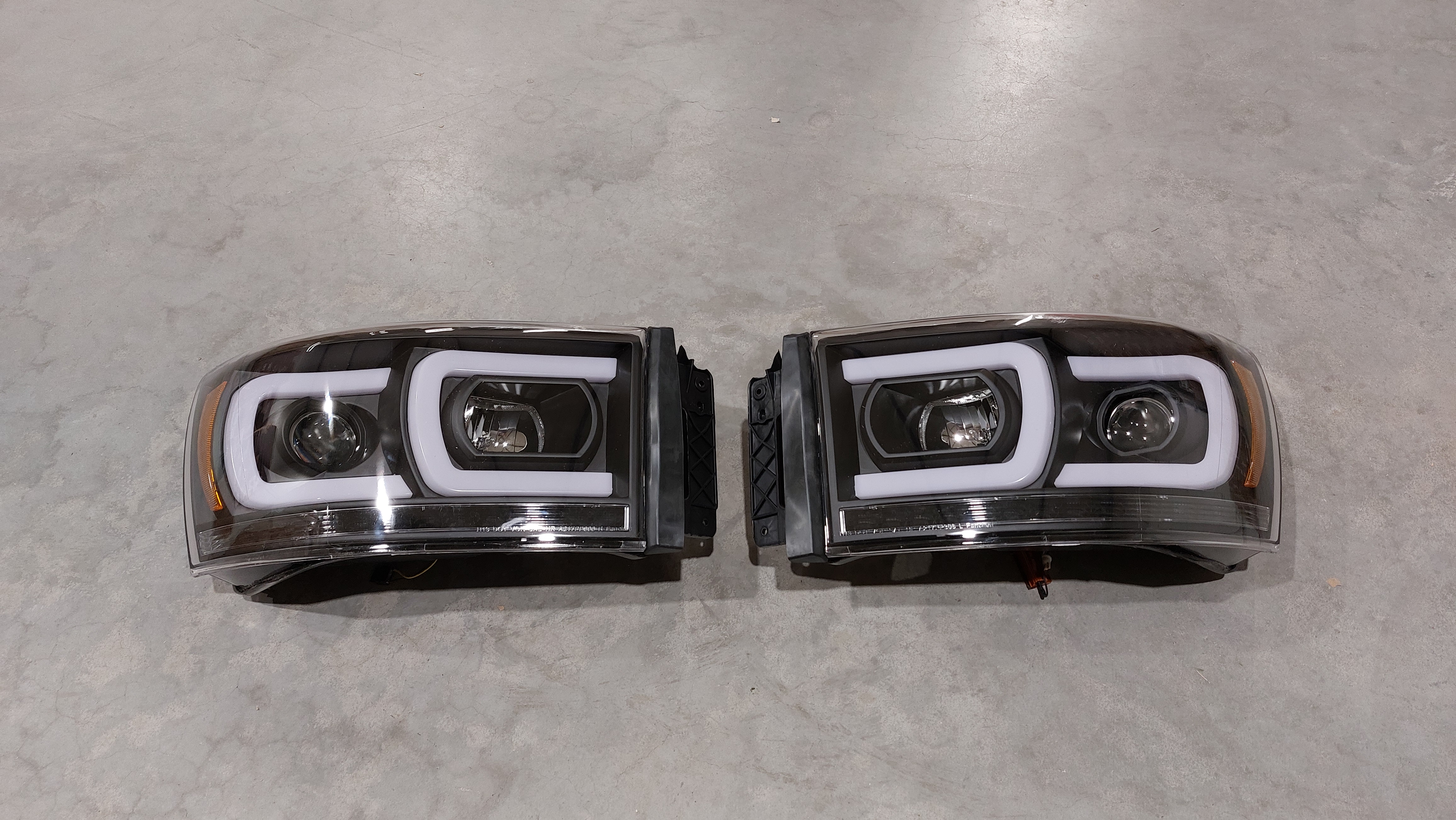 Image of SK-Import Koplamp TWEEDE KANS Black Housing Dodge Ram