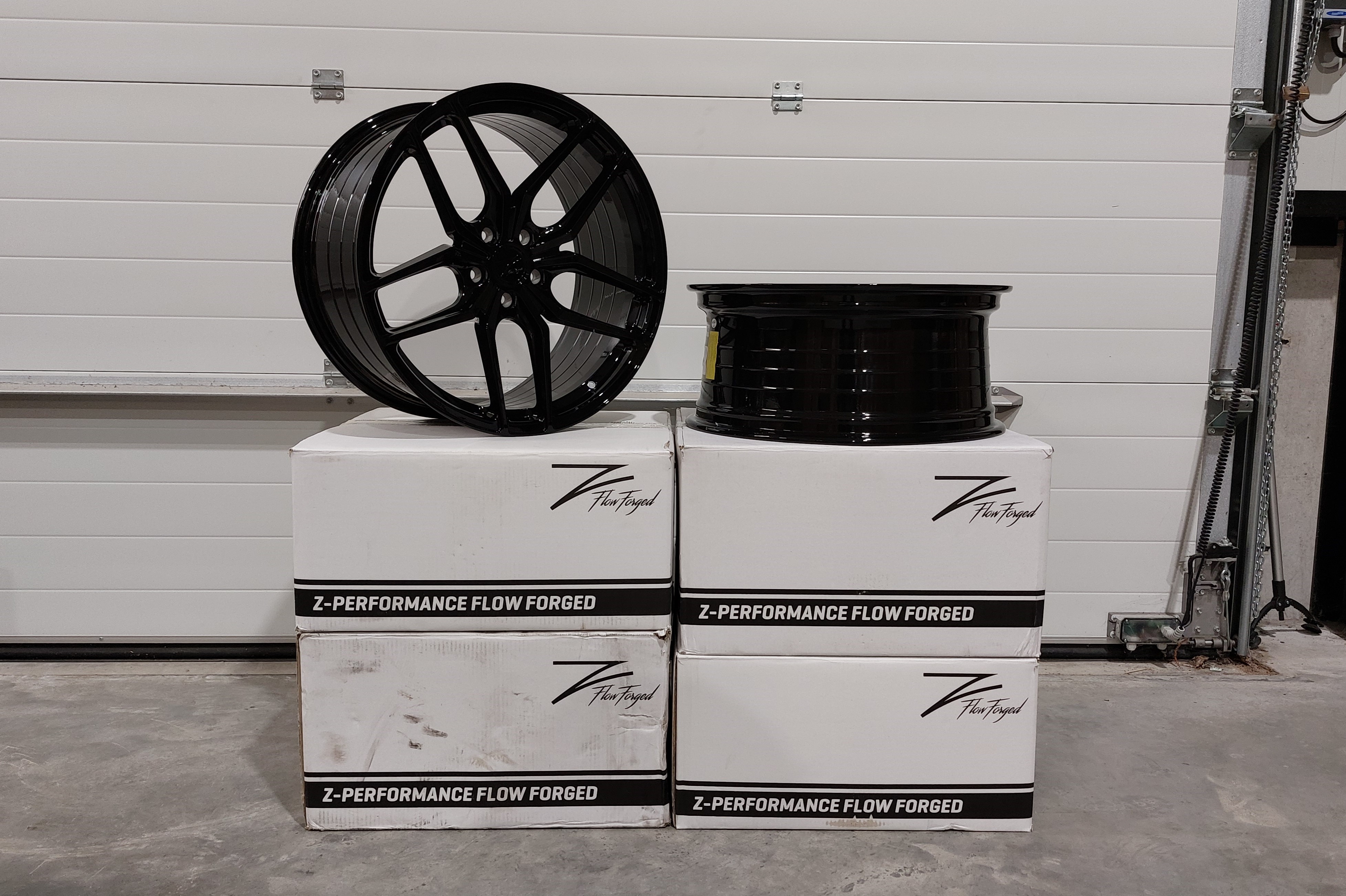 Image of Z-Performance ZP2.1 TWEEDE KANS 2x 20x8.5 ET30 + 2x 20x10 ET48 5x112 Gloss Black