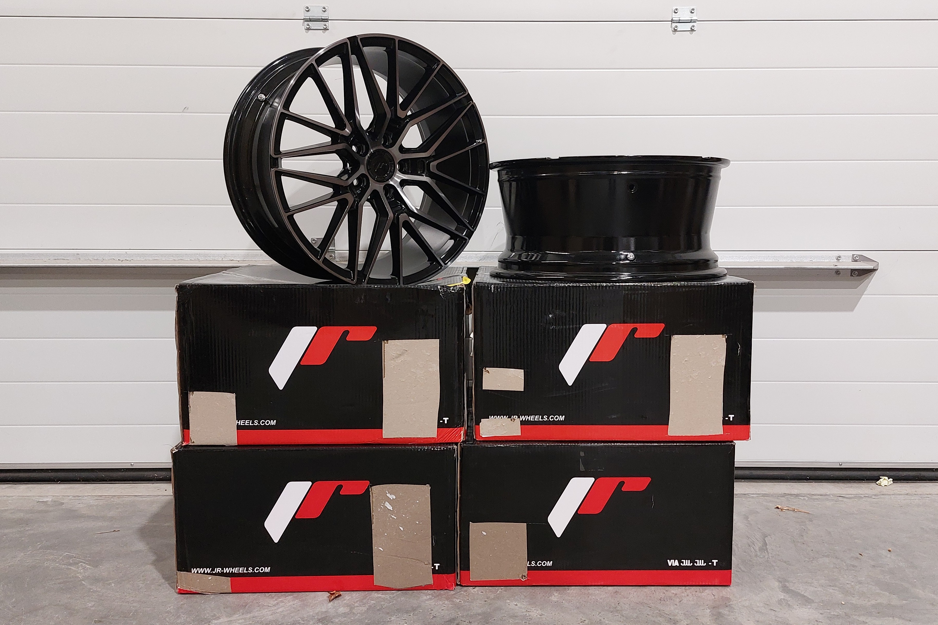 Image of JR-Wheels JR38 TWEEDE KANS Velgen 19 Inch 8.5J ET45 5x114.3 Black Brushed