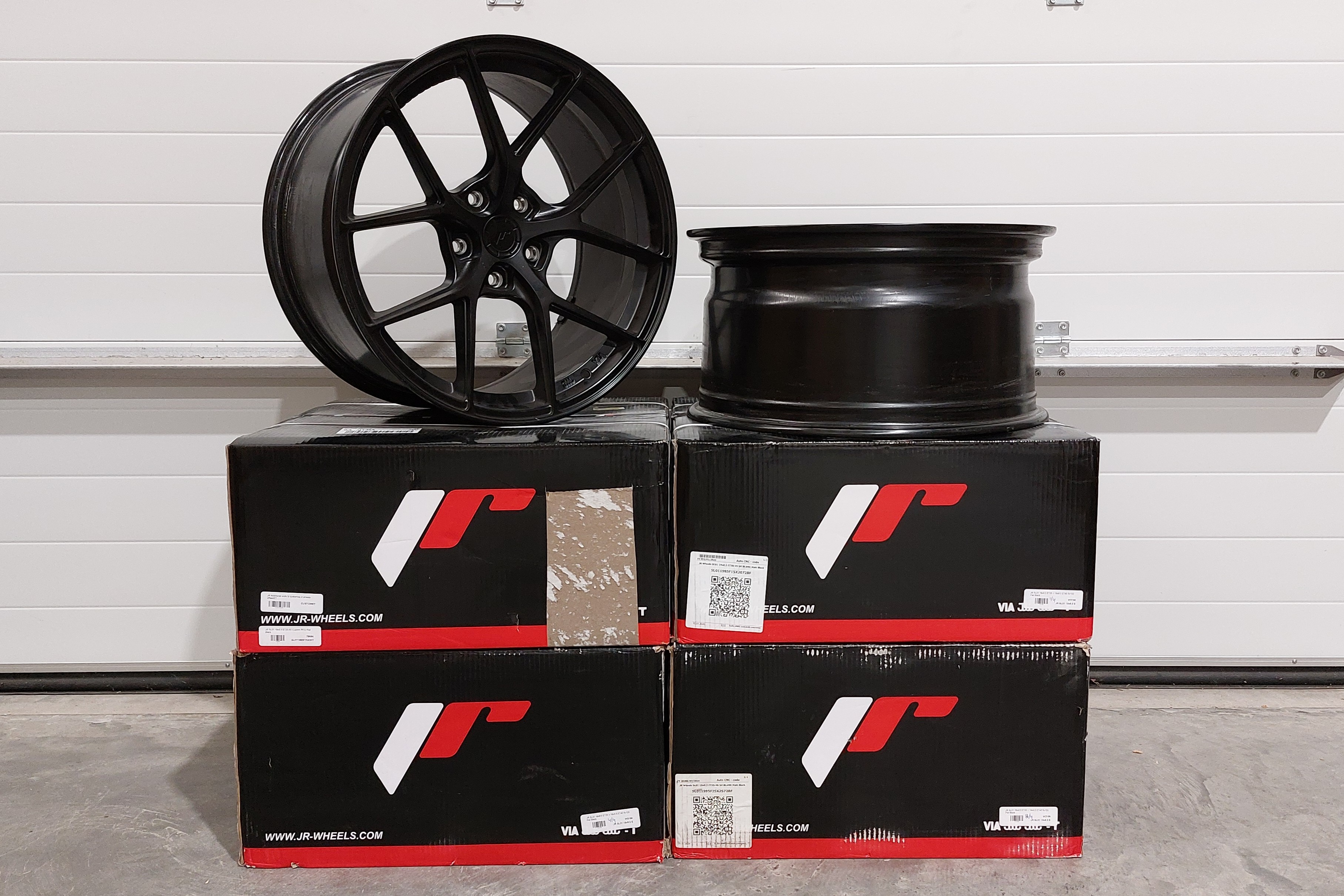 Image of JR-Wheels SL01 TWEEDE KANS 2x 19x8.5 ET35 / 2x 19x9.5 ET40 5x120 Flow Form Flat Black
