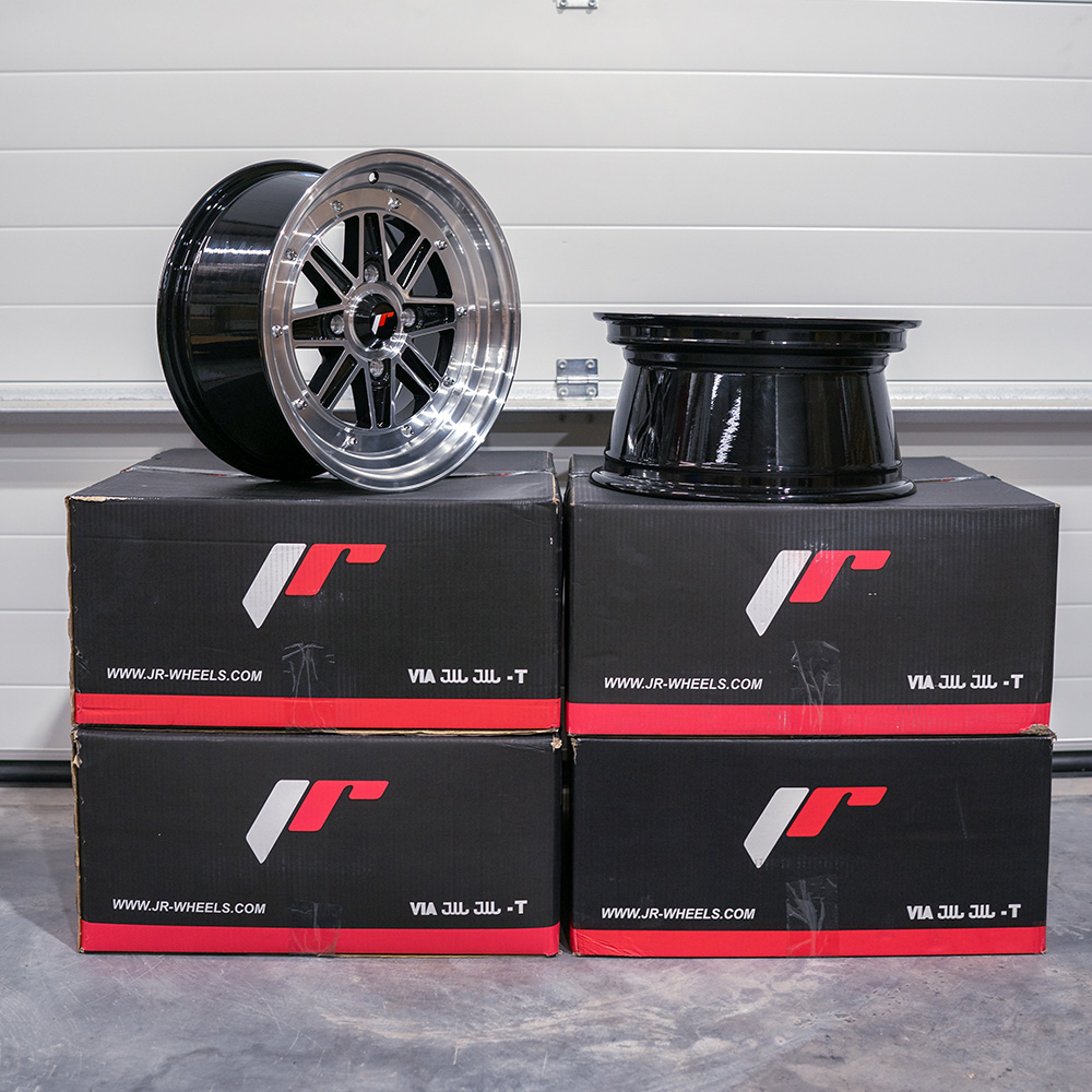 Image of JR-Wheels JR31 TWEEDE KANS Velgen 15 Inch 7.5J ET20 4x114.3 Gloss Black Machined